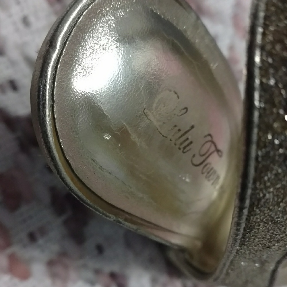 Gold heels - Picture 3 of 8